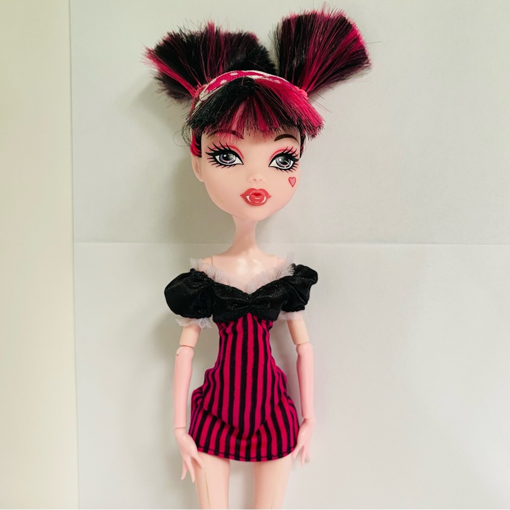 Monster High Dead Tired Draculaura Pajama Sleepover Mattel Doll